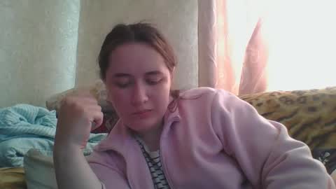 skyressie333 online show from April 14, 8:20 am