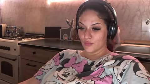 Snapshot of skysupernova chatting on December 21, 2:08 am Sky online show from December 21, 2:08 am