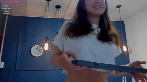 Snapshot of skyy_bloom chatting on November 17, 1:28 pm Sky online show from November 17, 1:28 pm