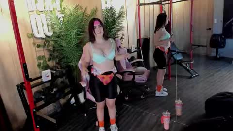 Snapshot of skyylee_ chatting on October 31, 12:50 pm abby online show from October 31, 12:50 pm