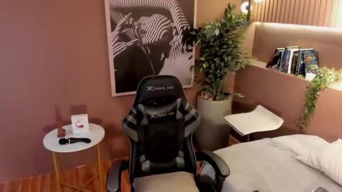 Snapshot of skyylee_ chatting on November 14, 12:48 pm abby online show from November 14, 12:48 pm