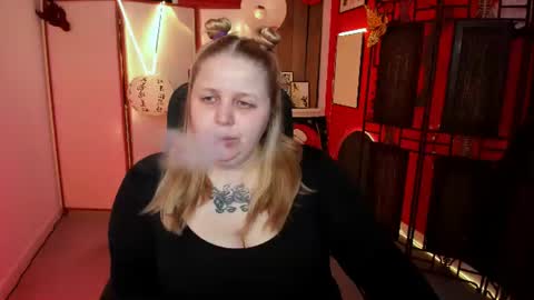 Snapshot of sladadeew chatting on June 30, 9:21 am Slada Deew online show from June 30, 9:21 am