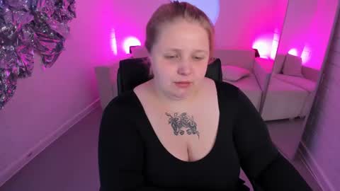 Snapshot of sladadeew chatting on July 7, 9:24 am Slada Deew online show from July 7, 9:24 am