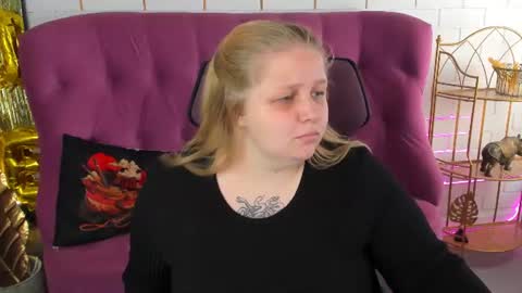 Snapshot of sladadeew chatting on July 18, 9:13 am Slada Deew online show from July 18, 9:13 am
