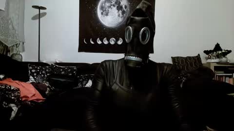 Snapshot of slaveforgodess chatting on December 17, 12:38 am slaveforgodess online show from December 17, 12:38 am