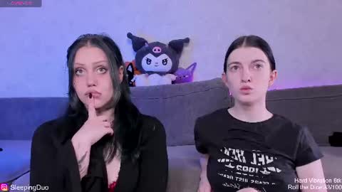 Snapshot of sleepingduo chatting on July 14, 12:33 pm Hi We are Iva and Angela Nice to meet u 3 online show from July 14, 12:33 pm