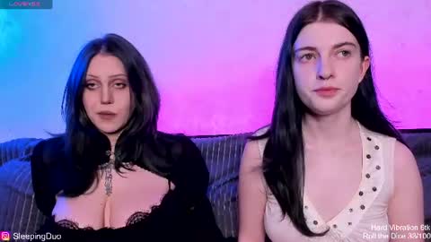 Snapshot of sleepingduo chatting on July 28, 8:23 pm Hi We are Iva and Angela Nice to meet u 3 online show from July 28, 8:23 pm