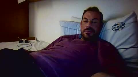 Snapshot of slevin1983 chatting on December 10, 10:47 pm slevin online show from December 10, 10:47 pm