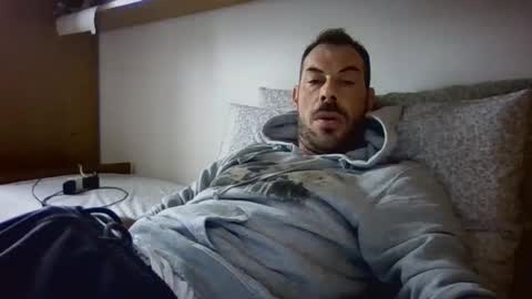 Snapshot of slevin1983 chatting on February 11, 12:05 pm slevin online show from February 11, 12:05 pm