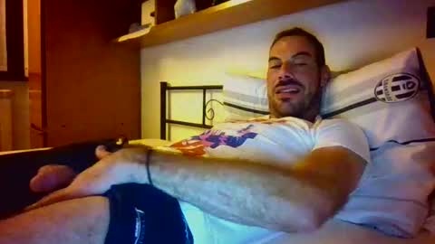 Snapshot of slevin1983 chatting on September 15, 11:38 pm slevin online show from September 15, 11:38 pm