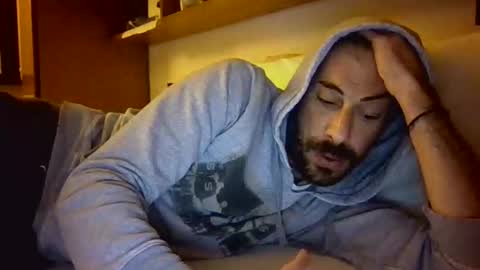 Snapshot of slevin1983 chatting on November 27, 12:02 am slevin online show from November 27, 12:02 am