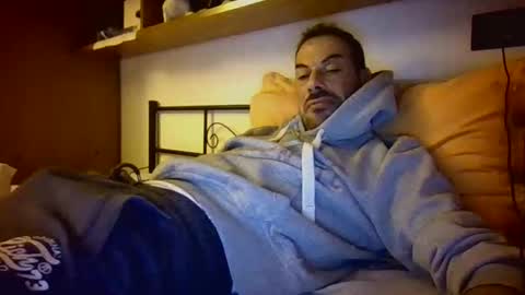 Snapshot of slevin1983 chatting on December 2, 6:36 pm slevin online show from December 2, 6:36 pm