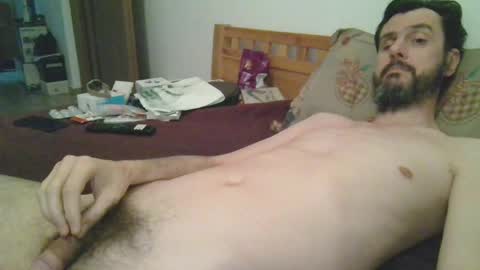 Snapshot of slim38 chatting on April 29, 3:43 am Alin online show from April 29, 3:43 am