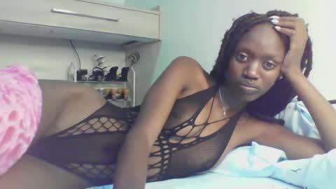 Snapshot of slim_ebony2006 chatting on October 1, 7:53 pm Anna online show from October 1, 7:53 pm