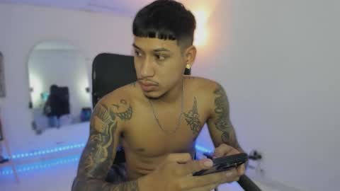 Snapshot of slim_master12 chatting on December 17, 9:32 pm slim_master12 online show from December 17, 9:32 pm