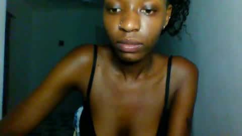 Snapshot of slimandthick1 chatting on May 4, 6:37 pm slimandthick1 online show from May 4, 6:37 pm
