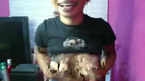Snapshot of slimass31 chatting on April 18, 4:44 pm slimass31 online show from April 18, 4:44 pm