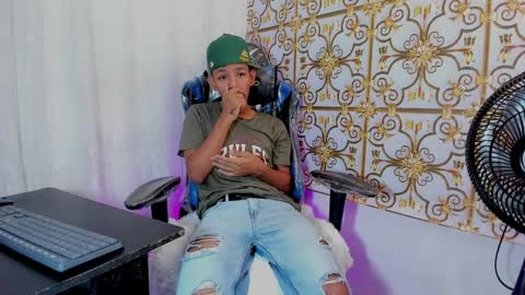 SlimLatino  online show from April 7, 11:32 am