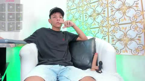 SlimLatino  online show from April 19, 4:34 am