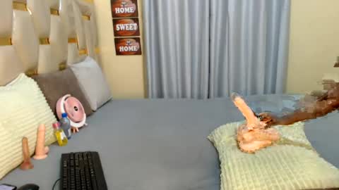 Snapshot of slimqueenbae chatting on July 19, 12:09 pm slimqueenbae online show from July 19, 12:09 pm
