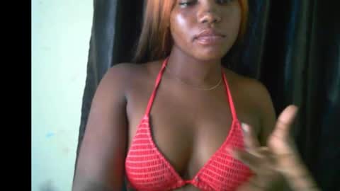 Snapshot of slimthick_tinah chatting on February 25, 8:29 pm TINA online show from February 25, 8:29 pm