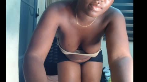 Snapshot of slimthick_tinah chatting on July 28, 2:13 pm TINA online show from July 28, 2:13 pm