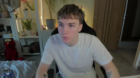 Snapshot of slippery_baby chatting on February 8, 9:56 am Mila online show from February 8, 9:56 am
