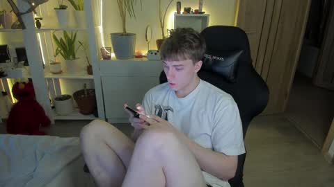 Snapshot of slippery_baby chatting on February 10, 1:55 pm Mila online show from February 10, 1:55 pm