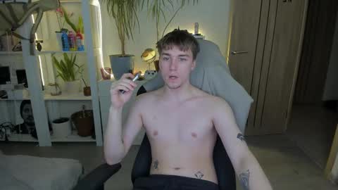 Snapshot of slippery_baby chatting on February 24, 5:20 pm Mila online show from February 24, 5:20 pm