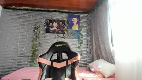 Snapshot of slone03 chatting on October 21, 7:03 pm slone03 online show from October 21, 7:03 pm