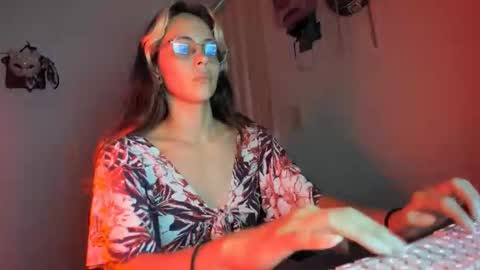 Snapshot of slone03 chatting on November 14, 1:15 am slone03 online show from November 14, 1:15 am