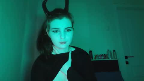 Snapshot of sloomonata chatting on October 31, 1:50 am sloomonata online show from October 31, 1:50 am