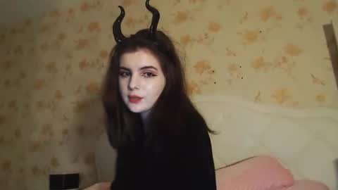 Snapshot of sloomonata chatting on November 8, 11:43 am sloomonata online show from November 8, 11:43 am