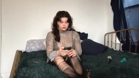 Snapshot of slowburnrenee chatting on February 5, 3:52 pm Renee online show from February 5, 3:52 pm