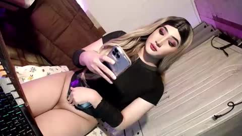 Snapshot of slut_bigcock chatting on May 22, 7:59 am Nathalie online show from May 22, 7:59 am