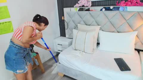 slut_milf_ online show from April 15, 8:43 am