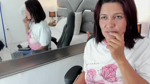 slut_milf_ online show from April 18, 9:04 pm