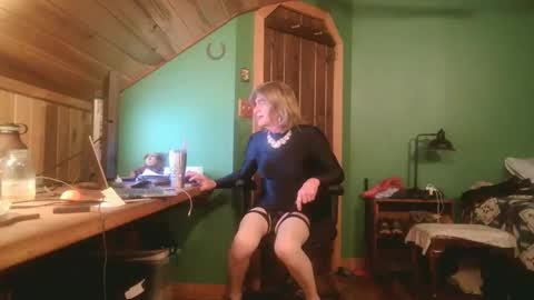slutjennifertransxx online show from September 20, 1:39 am