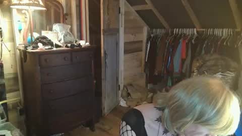 slutjennifertransxx online show from March 2, 2:47 am