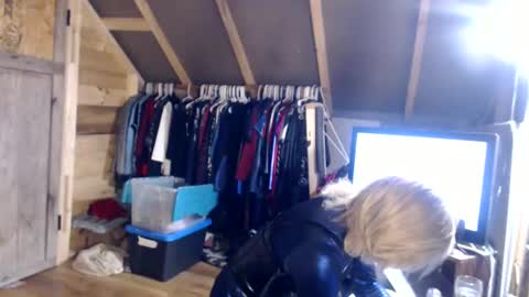 slutjennifertransxx online show from May 24, 3:33 am