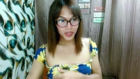 Snapshot of slutqueen_raz chatting on July 5, 12:34 pm Raz online show from July 5, 12:34 pm