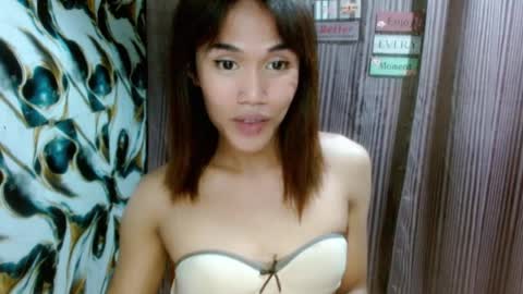 Snapshot of slutqueen_raz chatting on July 12, 9:17 pm Raz online show from July 12, 9:17 pm