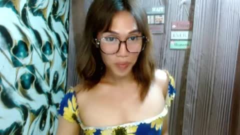 Snapshot of slutqueen_raz chatting on July 18, 12:48 am Raz online show from July 18, 12:48 am
