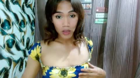 Snapshot of slutqueen_raz chatting on July 23, 2:53 am Raz online show from July 23, 2:53 am