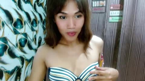 Snapshot of slutqueen_raz chatting on July 24, 10:46 am Raz online show from July 24, 10:46 am