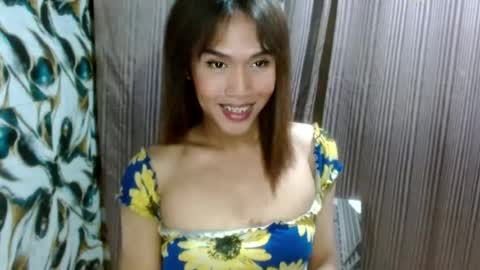 Snapshot of slutqueen_raz chatting on July 27, 10:33 am Raz online show from July 27, 10:33 am