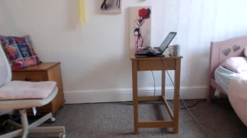 Snapshot of slutsuzy chatting on January 20, 2:57 pm Slut Suzy online show from January 20, 2:57 pm