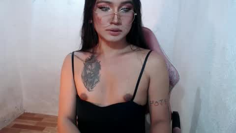  Lovie  online show from February 20, 6:30 pm