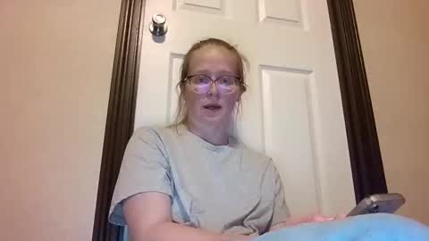 Snapshot of slutty_redhead3 chatting on October 19, 12:11 am Slutty redhead3 online show from October 19, 12:11 am