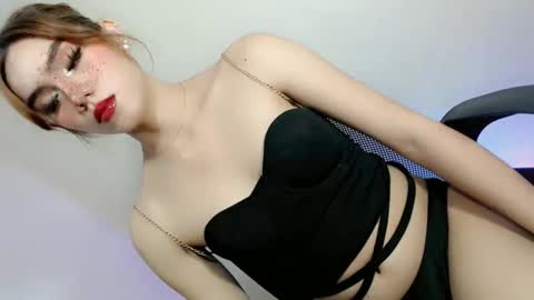Snapshot of slutty_rose69 chatting on May 23, 11:25 am slutty_rose69 online show from May 23, 11:25 am